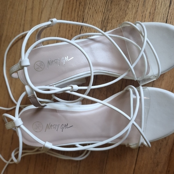 Nasty Gal white strappy platform, 4" chunky heels size 6 NWOT - Picture 4 of 8
